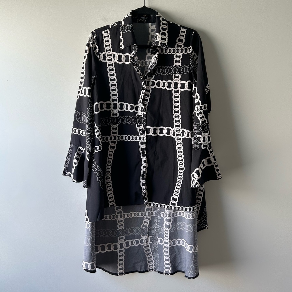 Coleman Collection black and white high low hemline tunic top